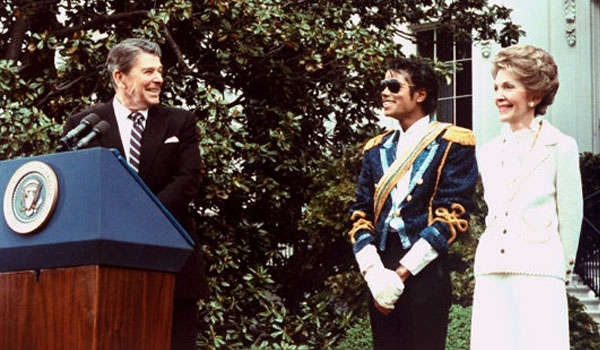 Michael Jackson et le couple présidentiel Reagan, 1984 Michael Jackson et le couple présidentiel Reagan, 1984