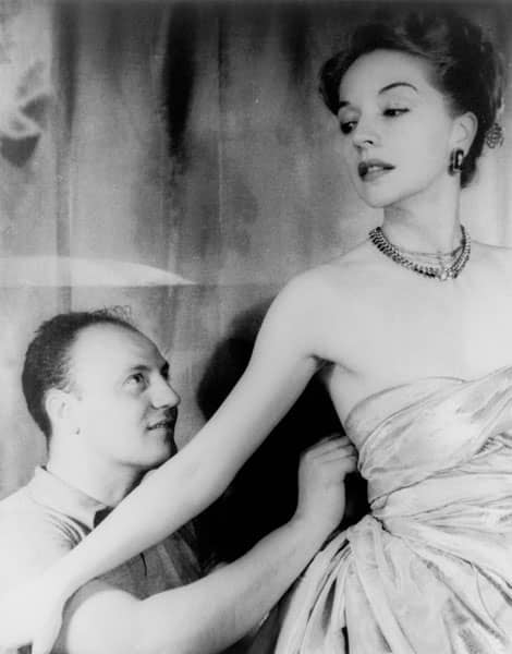 Pierre Balmain et l'actrice Ruth Ford en 1947