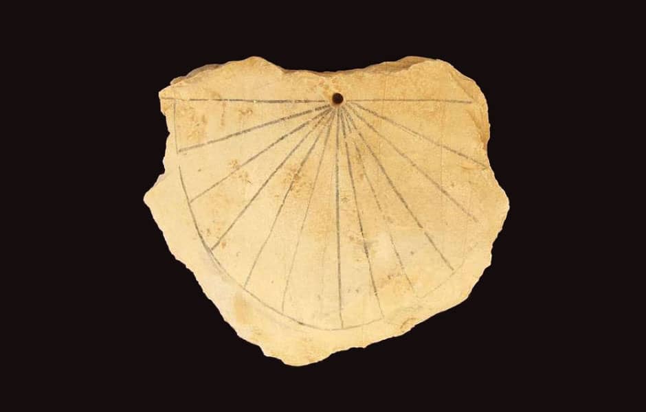 Cadran solaire égyptien, 1500 av. J.C.
