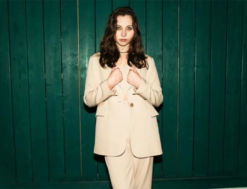 Tailleur pour femme : comment l’adopter au bureau comme en soirée